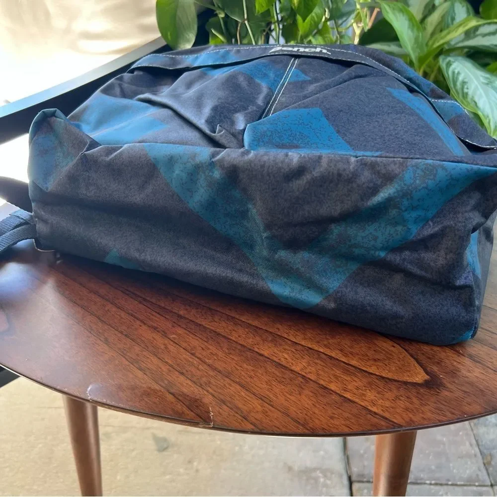 Bench Black and Blue Men's Frontier Backpack with computer sleeve/pocket NWT